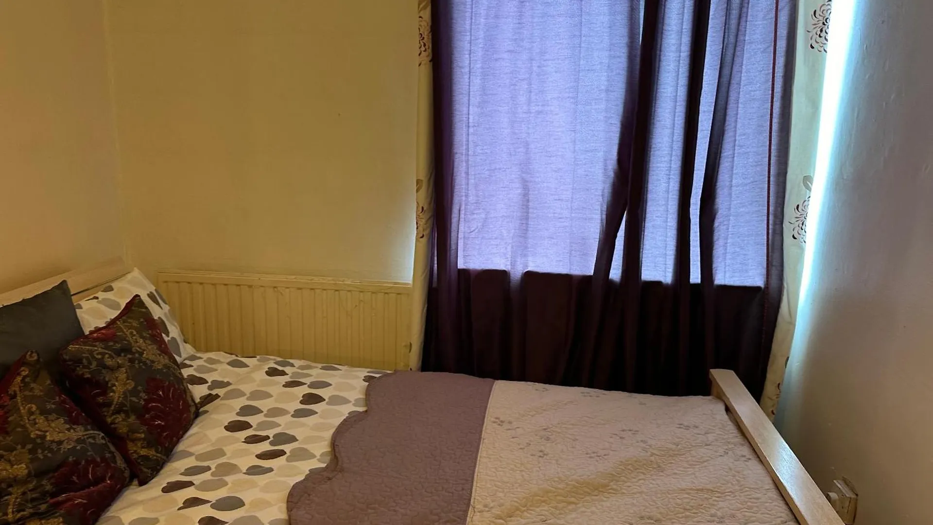 Home Away From Home بلمستيد 0*,  المملكة المتحدة